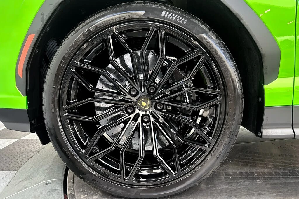 2025 Lamborghini Urus SE - Image 9 of 31