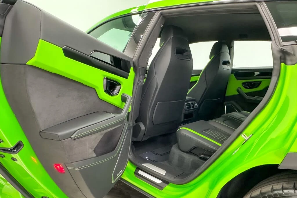 2025 Lamborghini Urus SE - Image 26 of 31