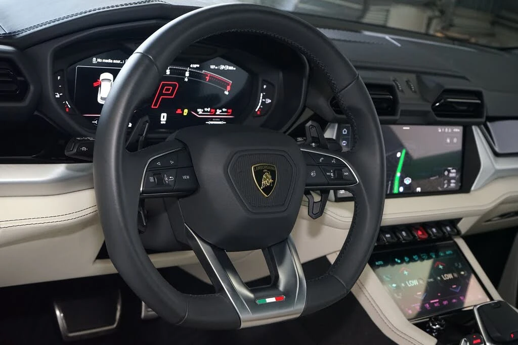2025 Lamborghini Urus SE - Image 13 of 31