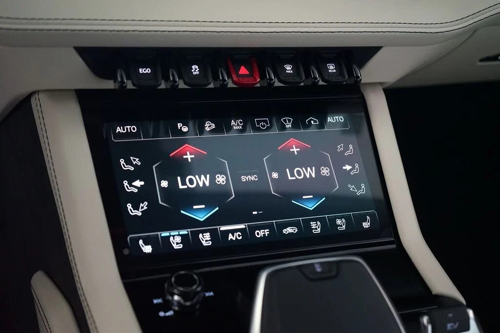 2025 Lamborghini Urus SE - Image 19 of 31