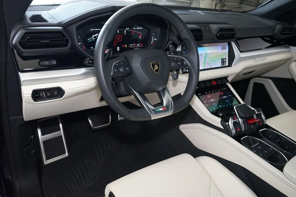 2025 Lamborghini Urus SE - Image 9 of 31