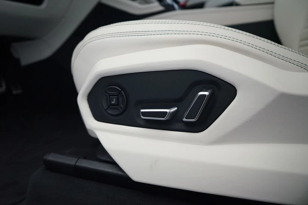 2025 Lamborghini Urus SE - Image 31 of 31