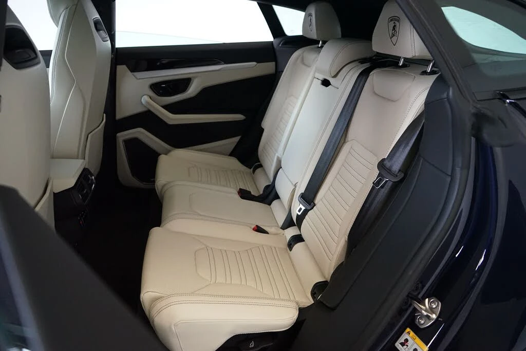 2025 Lamborghini Urus SE - Image 24 of 31