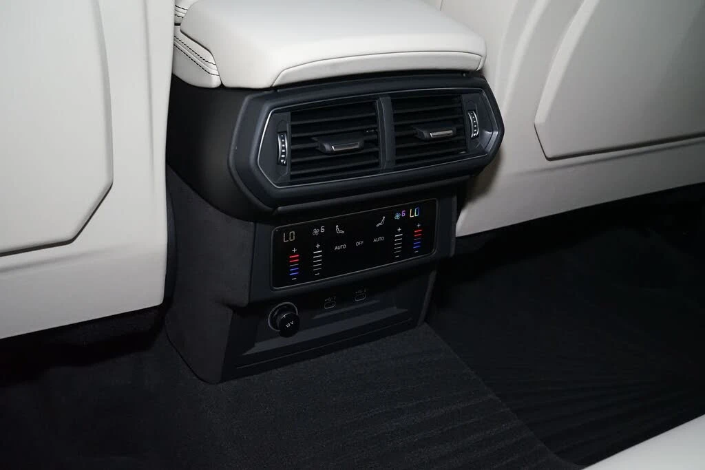 2025 Lamborghini Urus SE - Image 23 of 31