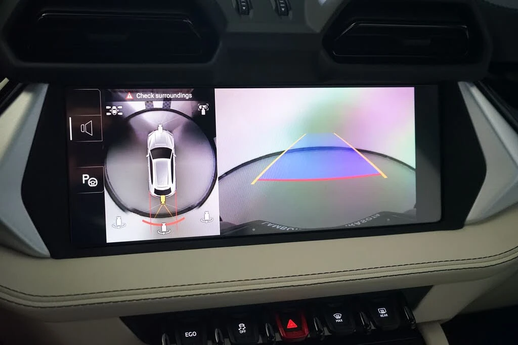 2025 Lamborghini Urus SE - Image 17 of 31