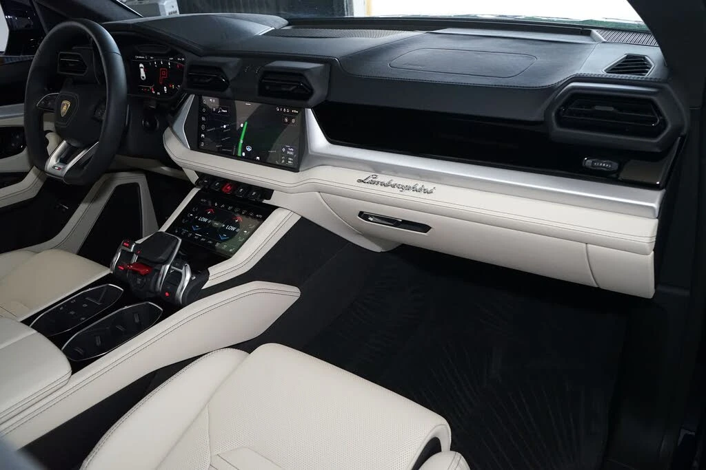 2025 Lamborghini Urus SE - Image 12 of 31