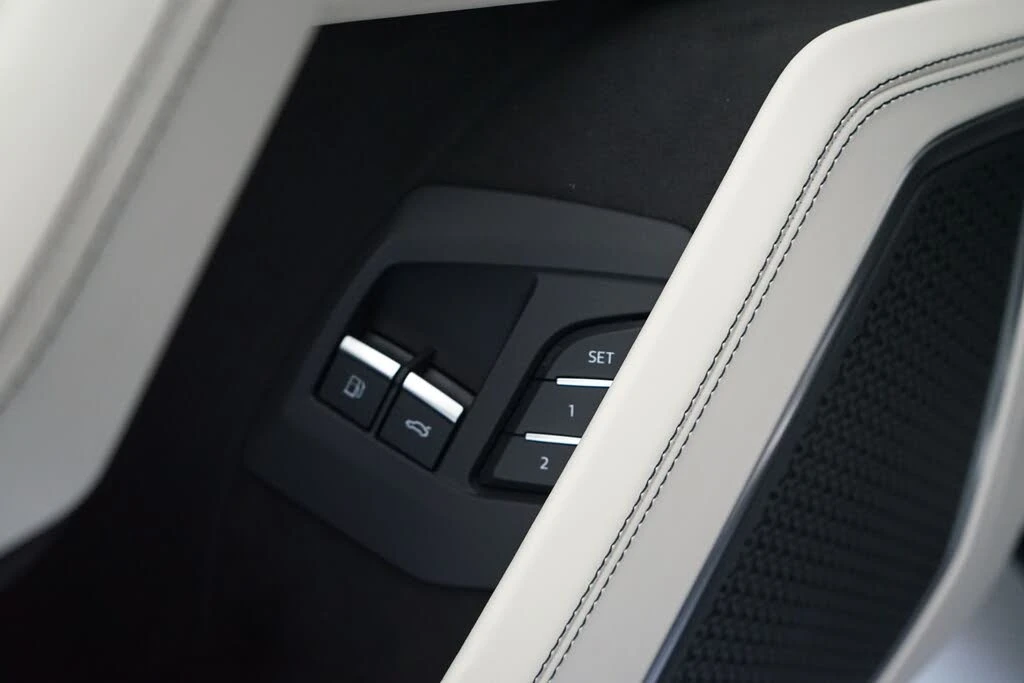 2025 Lamborghini Urus SE - Image 29 of 31