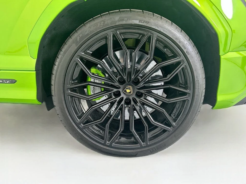 2025 Lamborghini Urus SE - Image 30 of 31