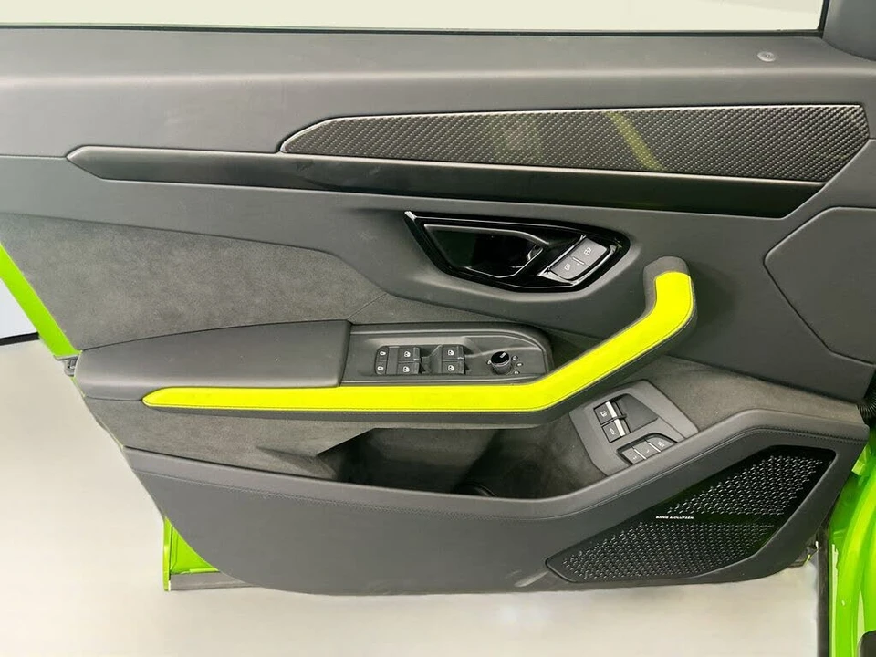 2025 Lamborghini Urus SE - Image 23 of 31