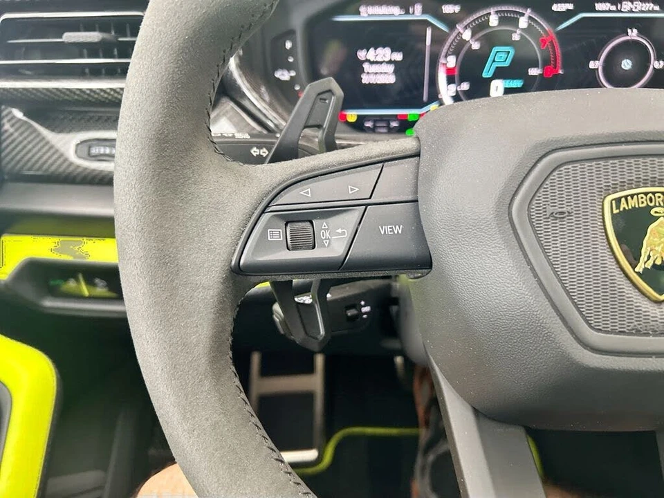 2025 Lamborghini Urus SE - Image 11 of 31