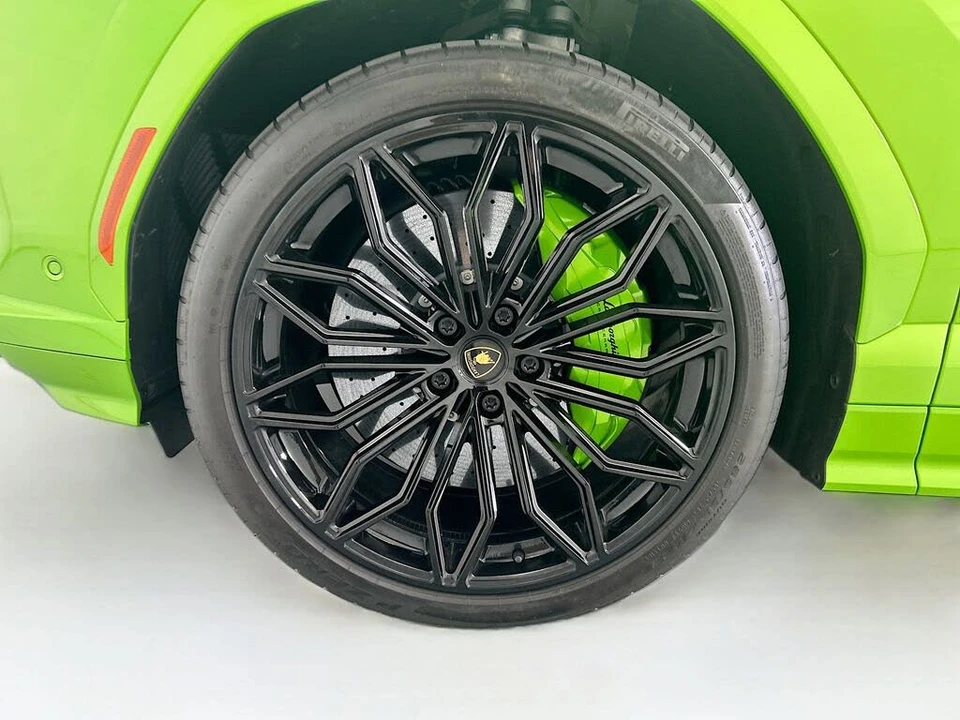 2025 Lamborghini Urus SE - Image 29 of 31