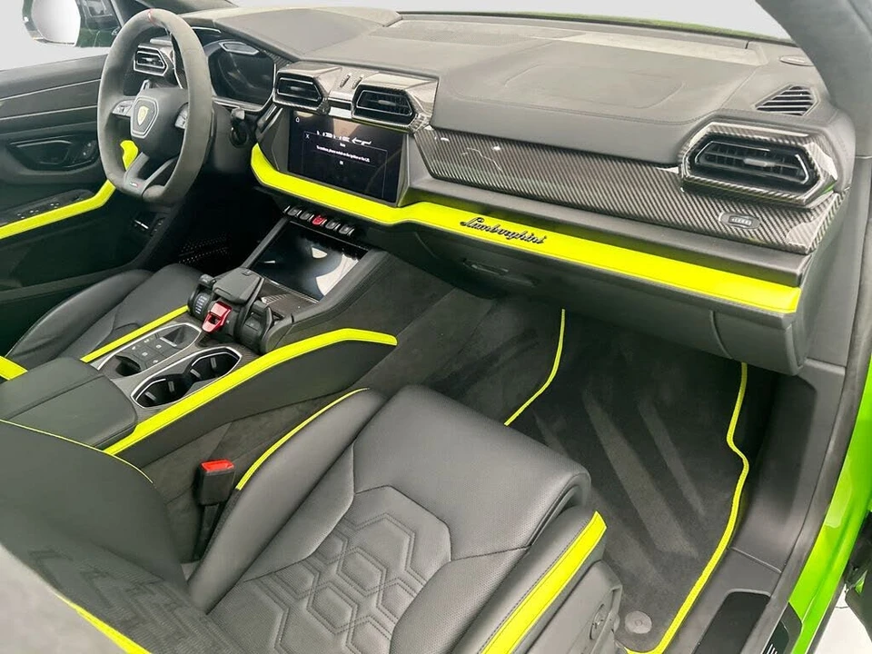 2025 Lamborghini Urus SE - Image 16 of 31