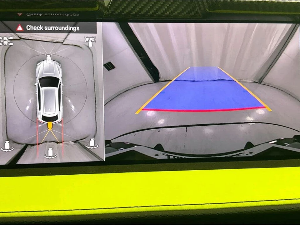 2025 Lamborghini Urus SE - Image 15 of 31