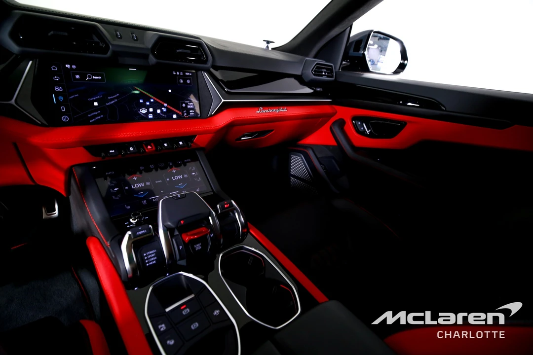 2025 Lamborghini Urus SE - Image 15 of 31
