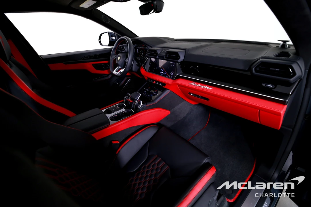 2025 Lamborghini Urus SE - Image 29 of 31