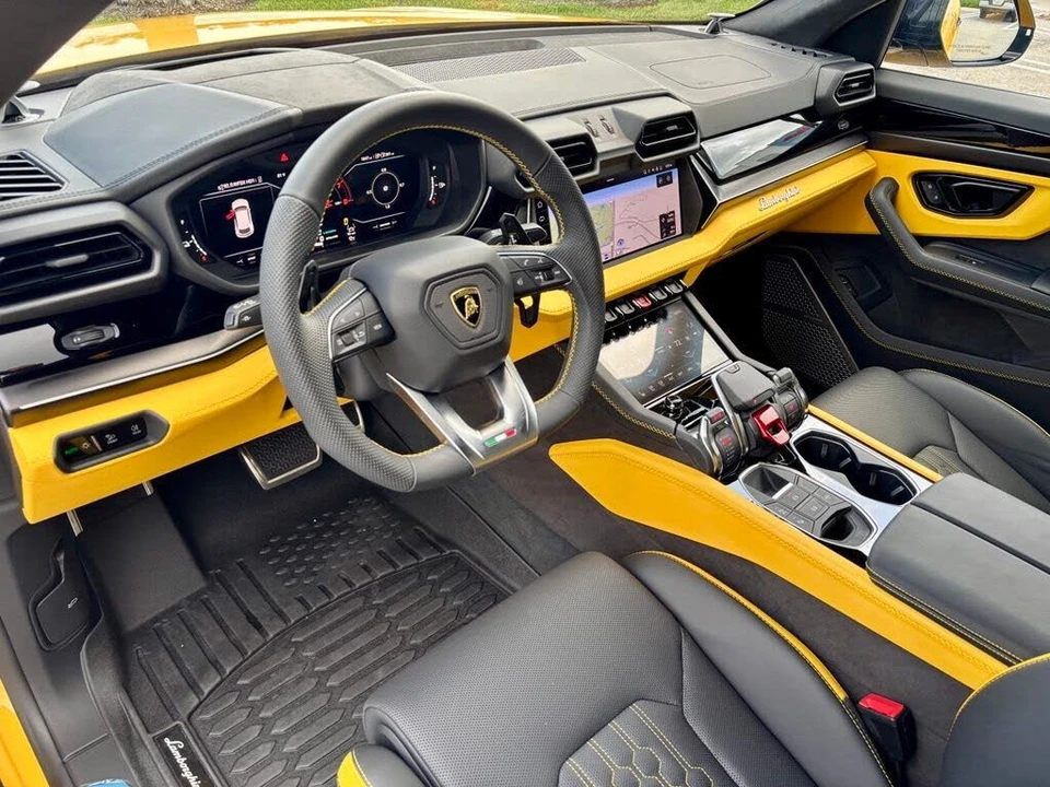 2025 Lamborghini Urus SE - Image 16 of 31