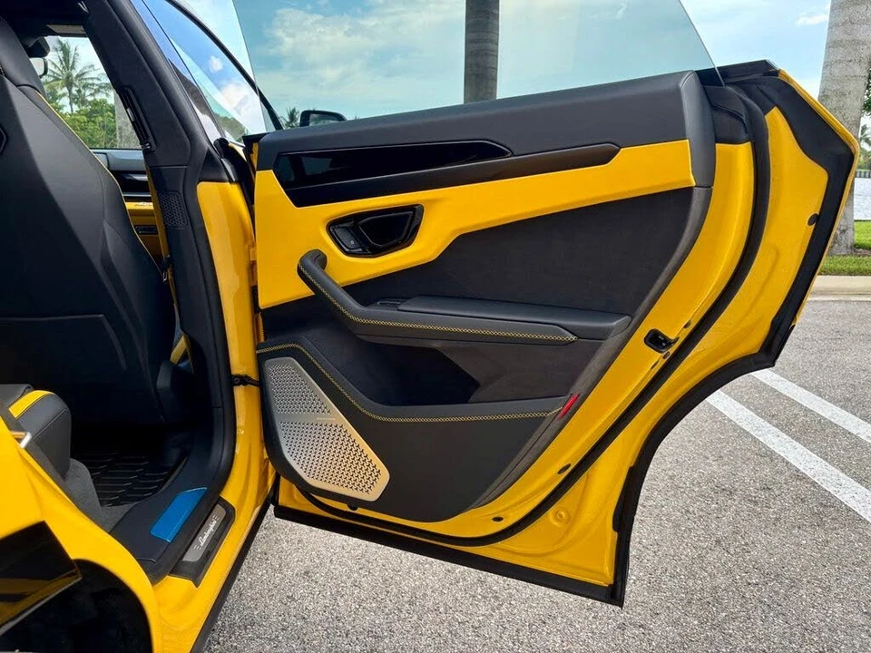 2025 Lamborghini Urus SE - Image 25 of 31