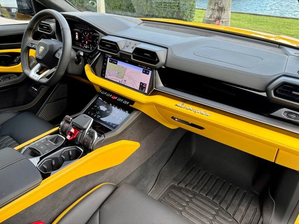 2025 Lamborghini Urus SE - Image 23 of 31