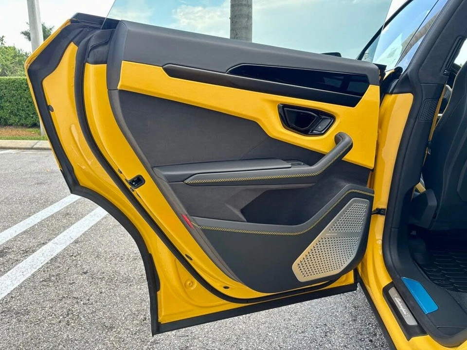 2025 Lamborghini Urus SE - Image 18 of 31