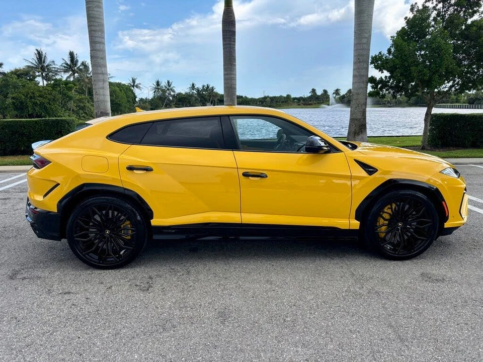 2025 Lamborghini Urus SE - Image 5 of 31