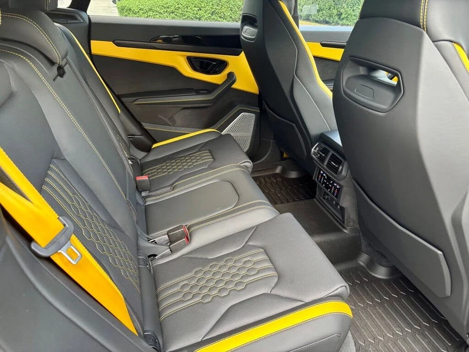 2025 Lamborghini Urus SE - Image 26 of 31