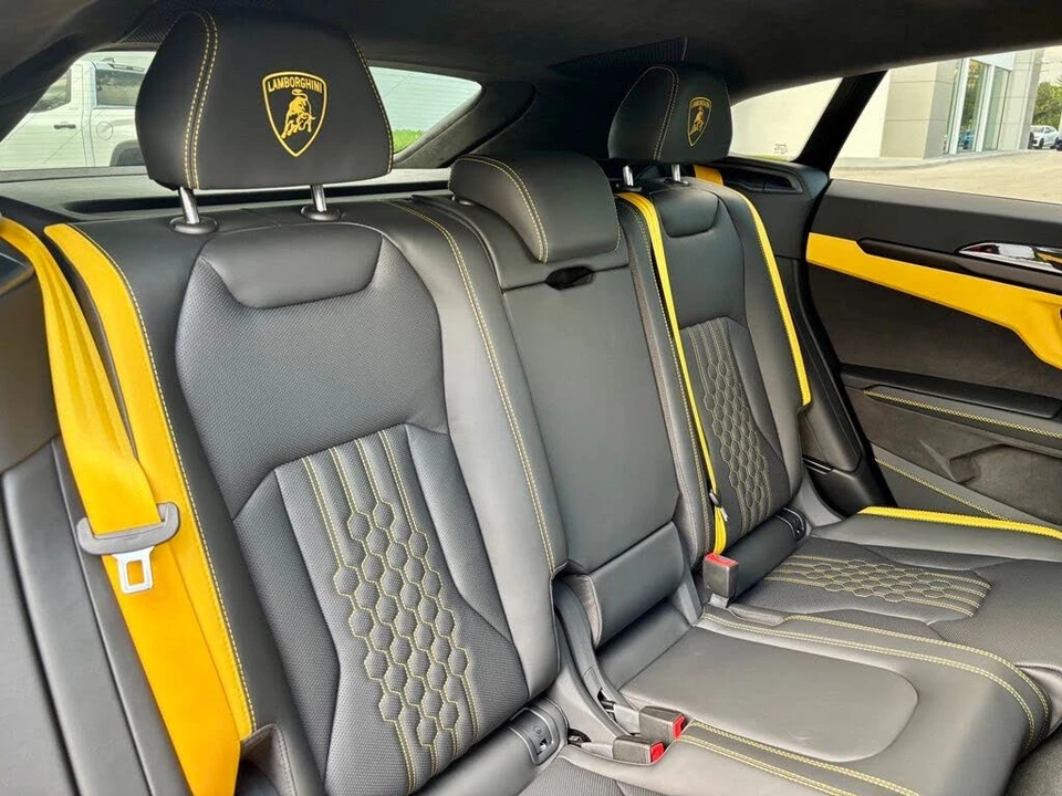 2025 Lamborghini Urus SE - Image 27 of 31