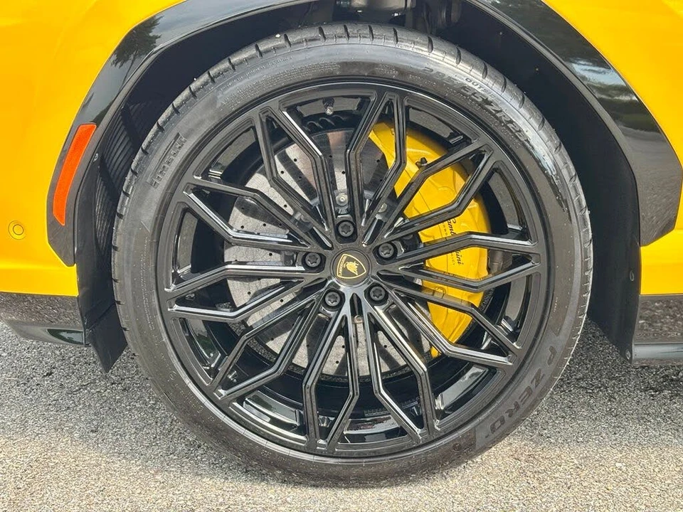 2025 Lamborghini Urus SE - Image 13 of 31