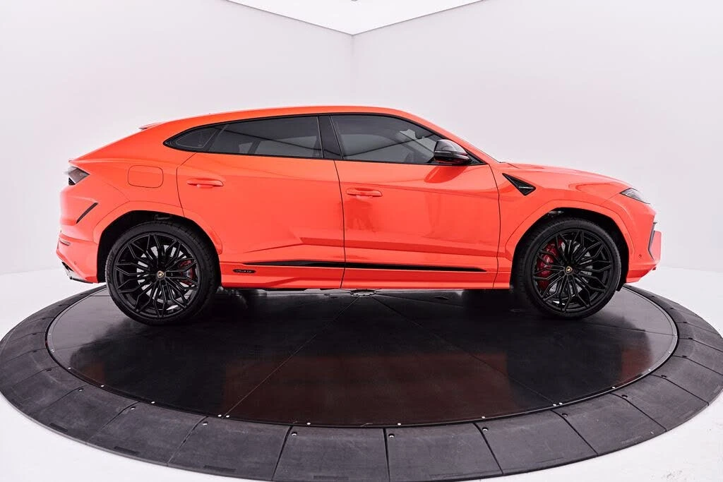 2025 Lamborghini Urus SE - Image 23 of 31
