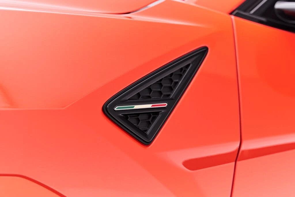 2025 Lamborghini Urus SE - Image 29 of 31