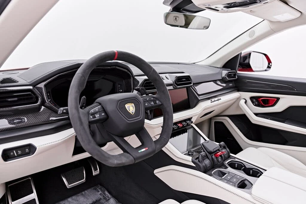 2025 Lamborghini Urus SE - Image 2 of 31
