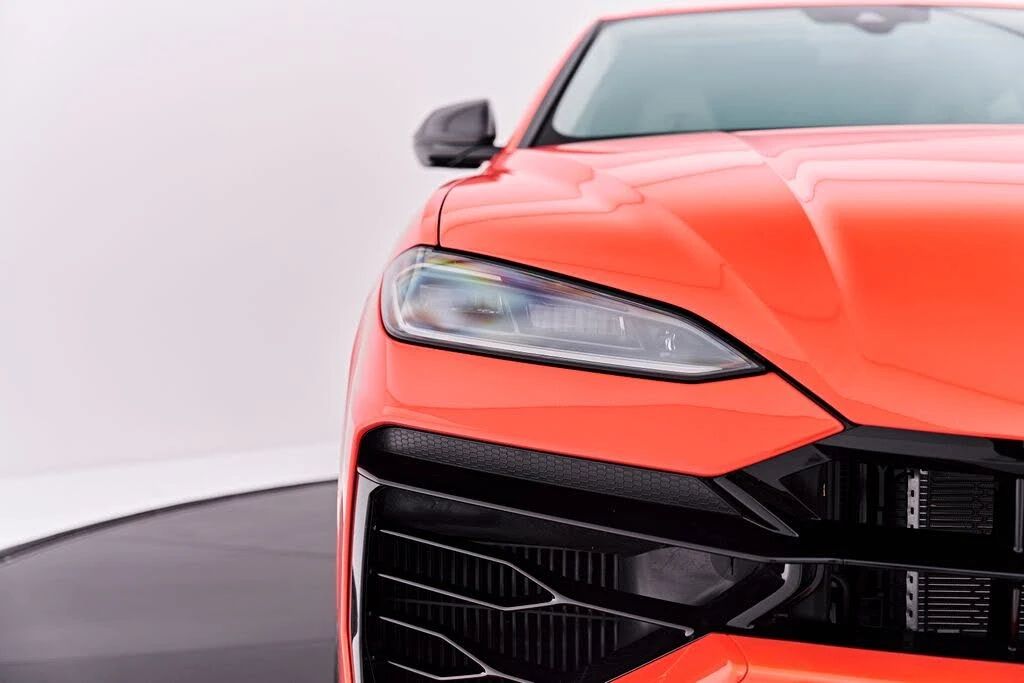 2025 Lamborghini Urus SE - Image 28 of 31