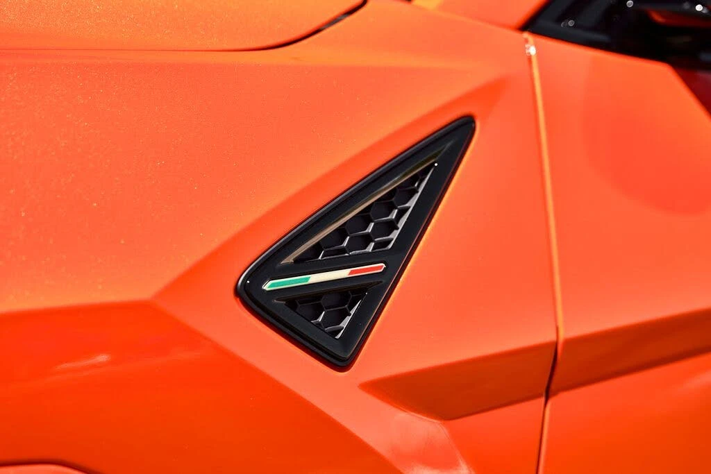2025 Lamborghini Urus SE - Image 9 of 31