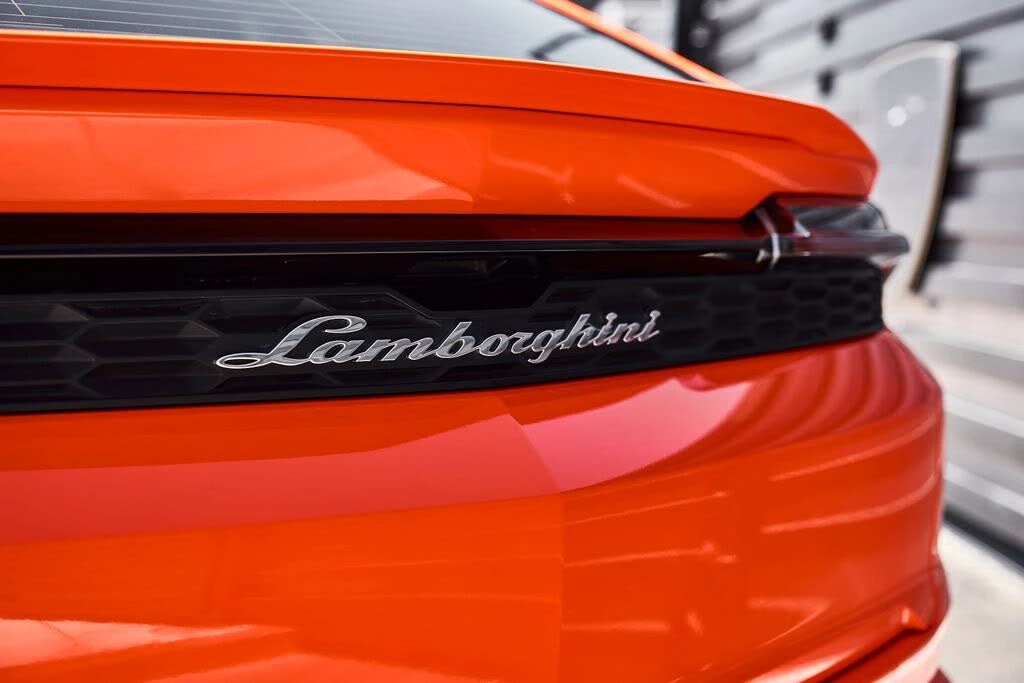 2025 Lamborghini Urus SE - Image 13 of 31