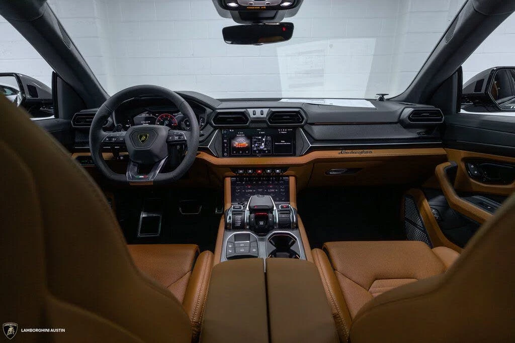 2025 Lamborghini Urus SE - Image 2 of 31