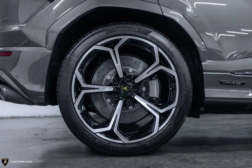 2025 Lamborghini Urus SE - Image 16 of 31