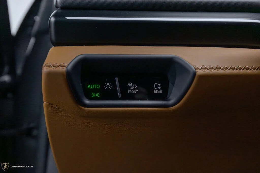 2025 Lamborghini Urus SE - Image 27 of 31