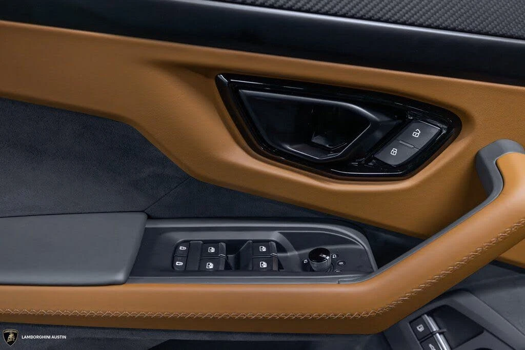 2025 Lamborghini Urus SE - Image 22 of 31
