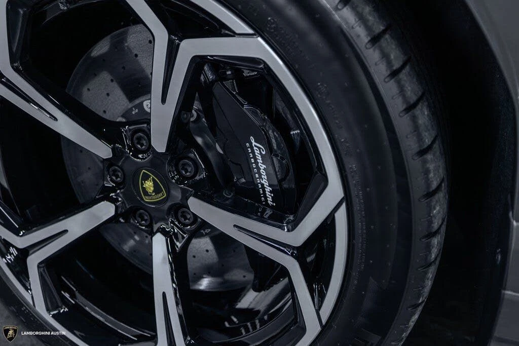 2025 Lamborghini Urus SE - Image 7 of 31