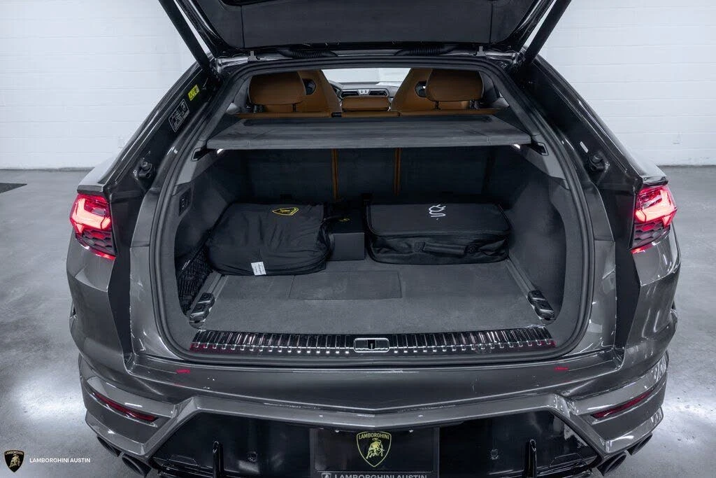 2025 Lamborghini Urus SE - Image 13 of 31