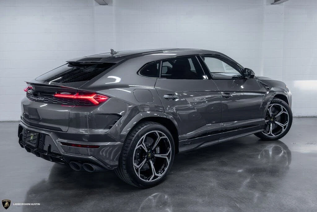 2025 Lamborghini Urus SE - Image 15 of 31