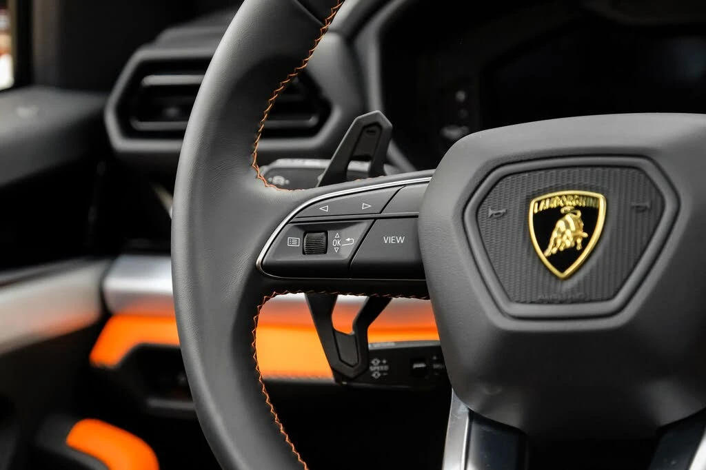 2025 Lamborghini Urus SE - Image 14 of 31