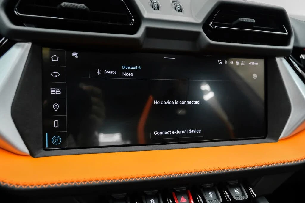 2025 Lamborghini Urus SE - Image 27 of 31