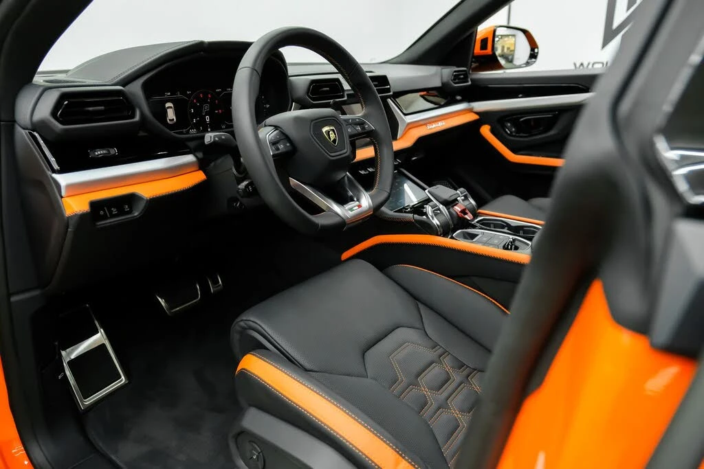 2025 Lamborghini Urus SE - Image 12 of 31
