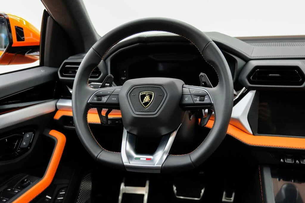 2025 Lamborghini Urus SE - Image 13 of 31