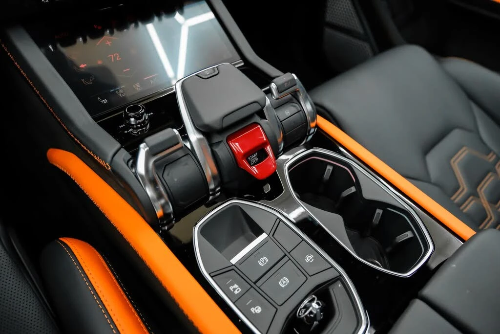 2025 Lamborghini Urus SE - Image 22 of 31