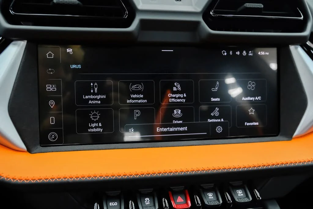 2025 Lamborghini Urus SE - Image 24 of 31