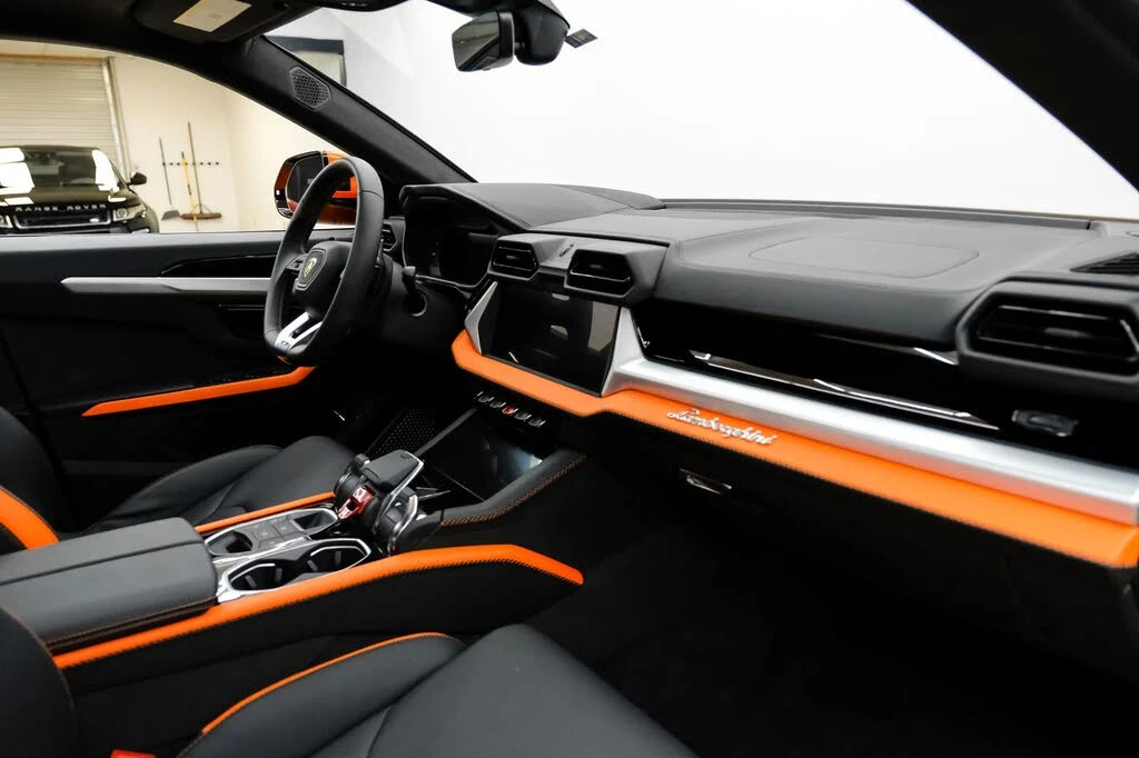 2025 Lamborghini Urus SE - Image 11 of 31