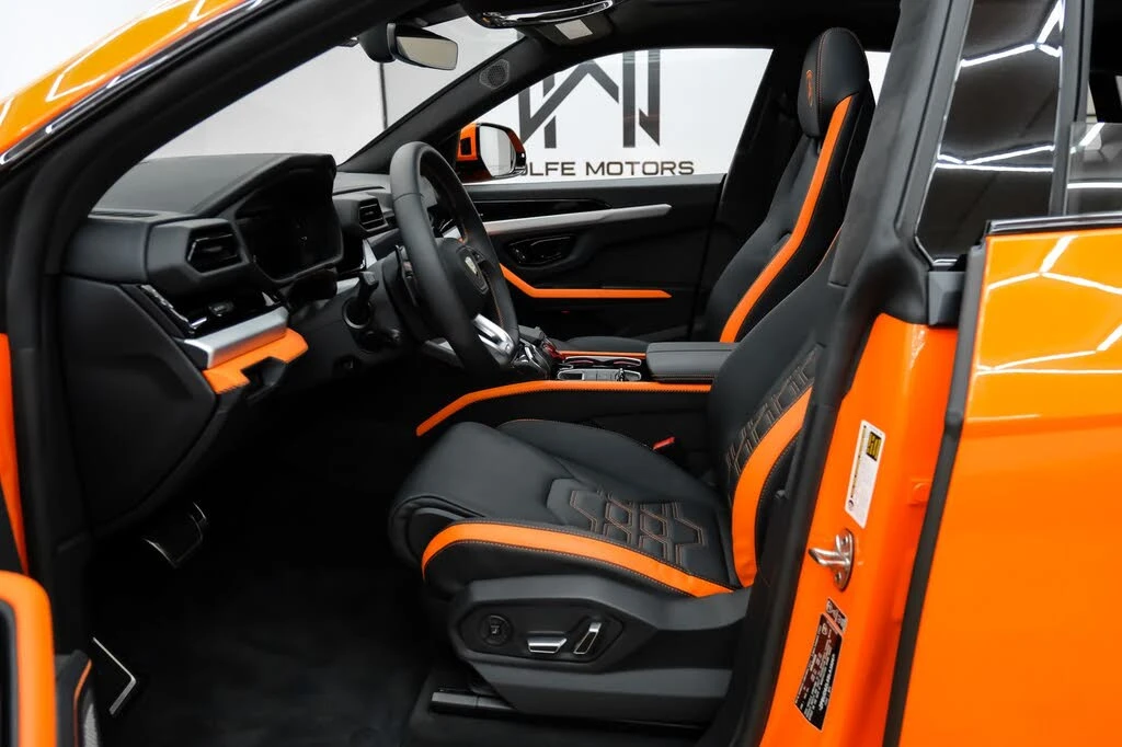 2025 Lamborghini Urus SE - Image 30 of 31