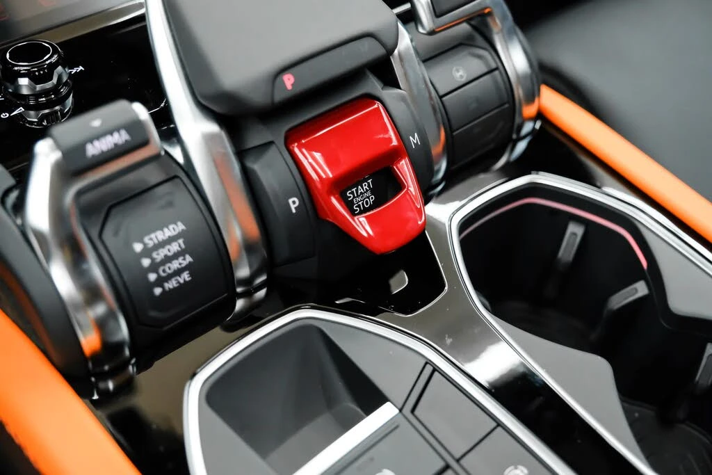 2025 Lamborghini Urus SE - Image 18 of 31