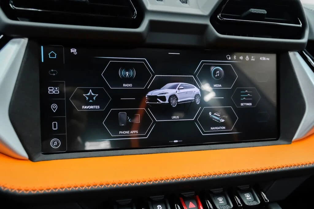 2025 Lamborghini Urus SE - Image 25 of 31